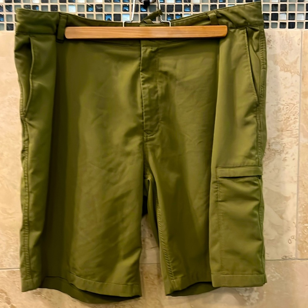 the North Face Men’s FlashDry shorts- green/khaki, size 36 regular